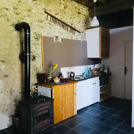 Maison Du Lac Bed & Breakfast *